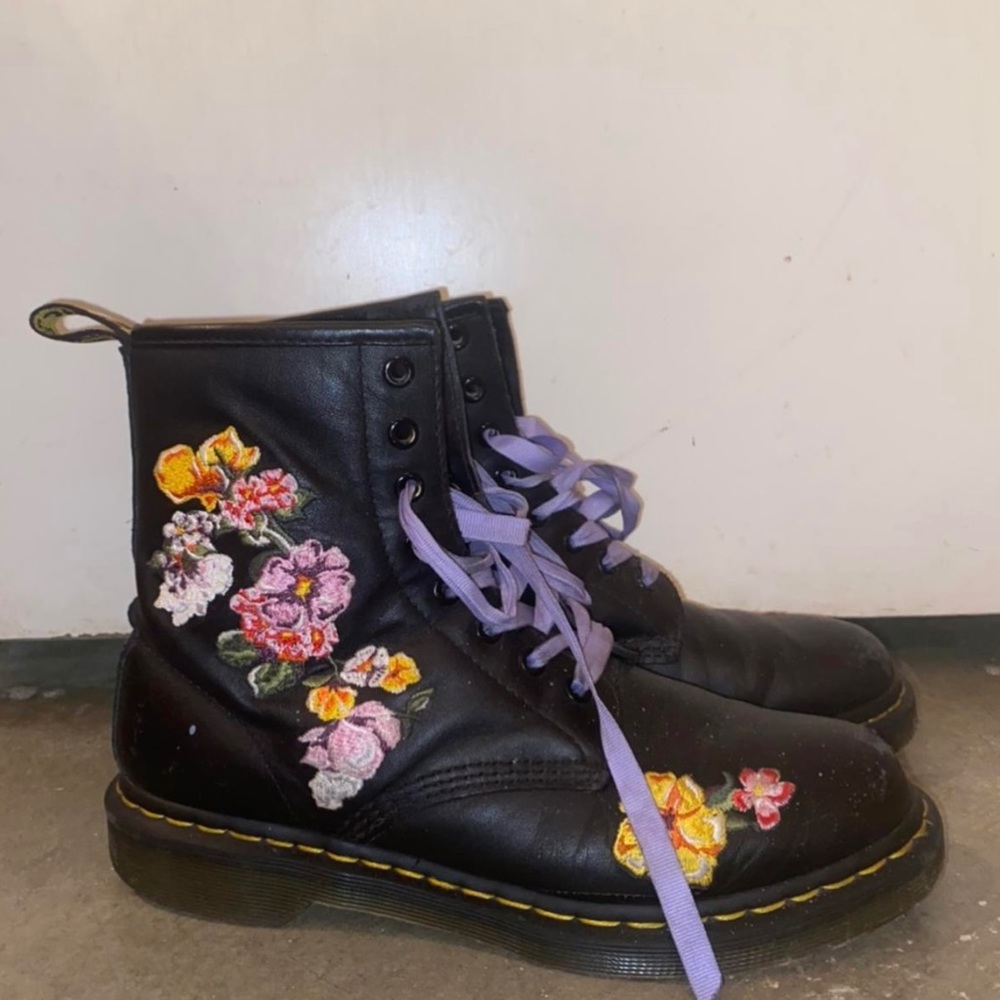 Vintage Floral Doc Martens size 9 US / 41 UK